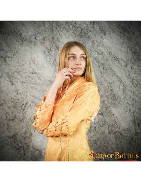 Mulher cortesã vestido medieval com...