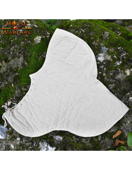 Boné acolchoado com gola em bege