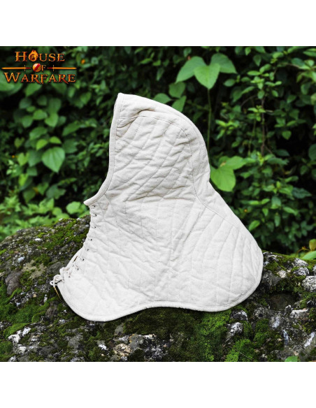 Boné acolchoado com gola em bege