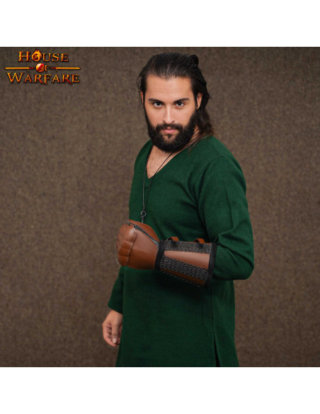 Manopla fantasia em cota de malha e...