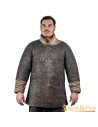 Cota de malha medieval com anéis de titânio rebitados