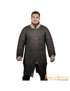Cota de malha medieval longa com anéis de titânio rebitados