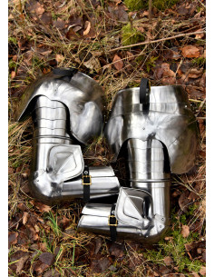 Braço de armadura medieval e pauldrons de aço 2