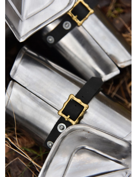 Braço de armadura medieval e...