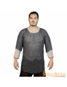Cota de malha medieval, meia manga, com argola redonda rebitada