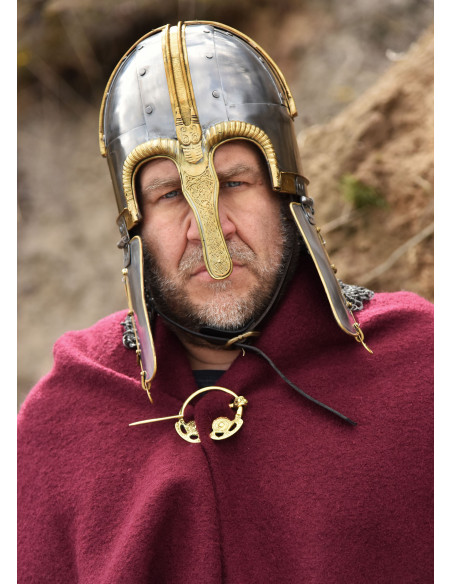 Capacete Coppergate, com carrasco...