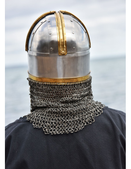 Capacete Coppergate, com carrasco...