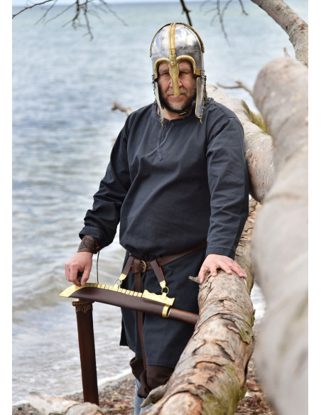 Capacete Coppergate, com carrasco...