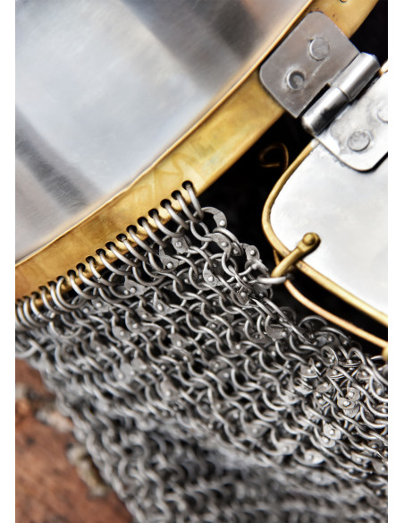 Capacete Coppergate, com carrasco...