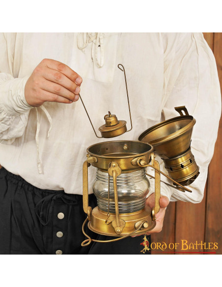 Candeeiro de óleo medieval de latão...
