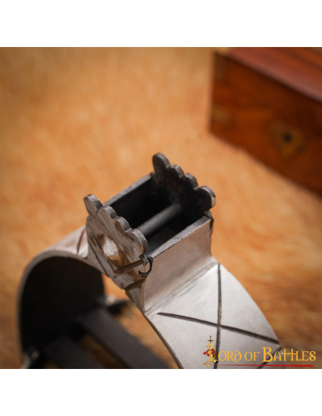 Estribos medievais em aço forjado à...