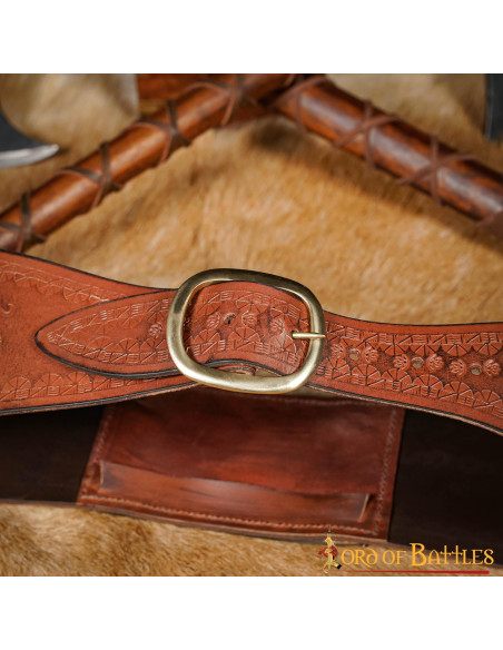 Cinto de guerreiro medieval em couro...