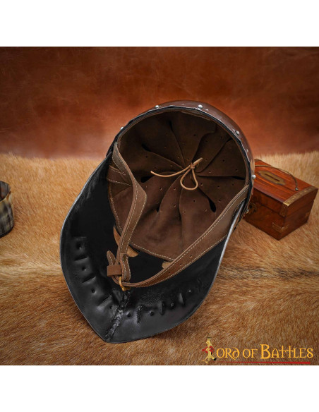 Capacete ítalo-normando com máscara...