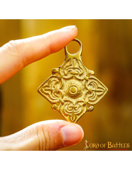 Fecho manto Gulbische banhado a...