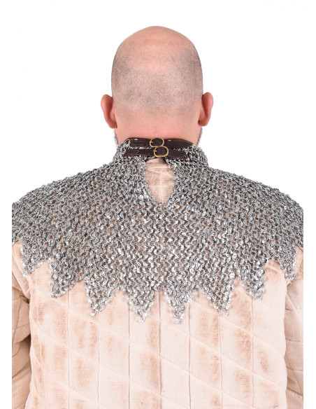 Manto do bispo com tiras de couro