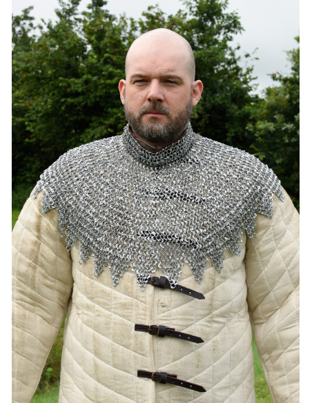 Manto do bispo com tiras de couro