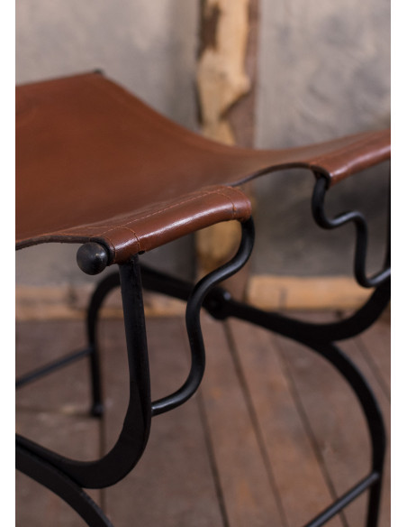 Banco dobrável romano e medieval em...