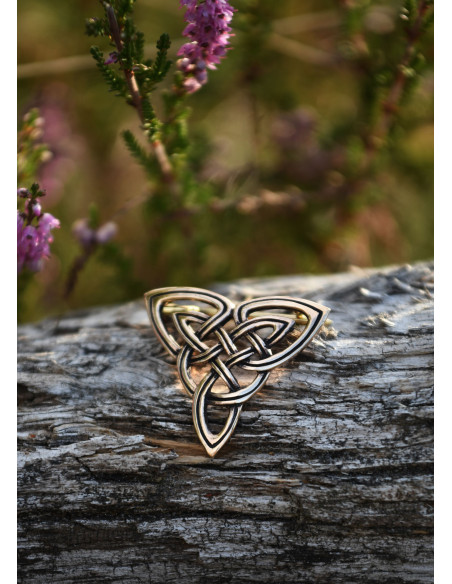 Fíbula Triquetta Celta em bronze (2,9...