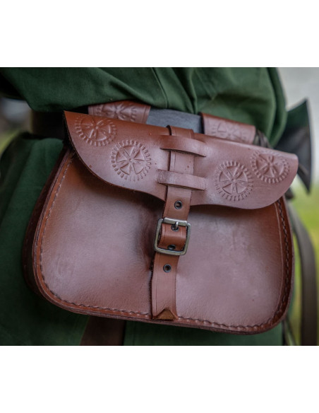 Bolsa de couro preta com desenho de...