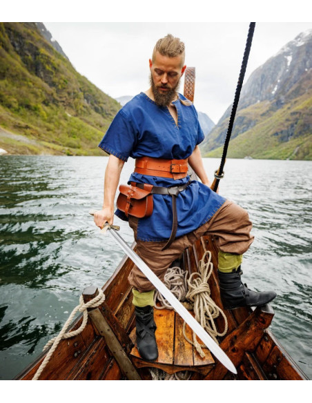 Bolsa de couro preta com desenho de...