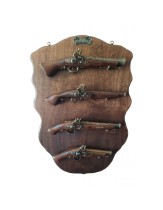 Panóplia 4 pistolas de pederneira com mesa (73x50 cm.)