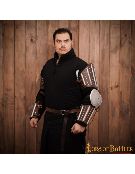 Par de armas históricas medievais com...