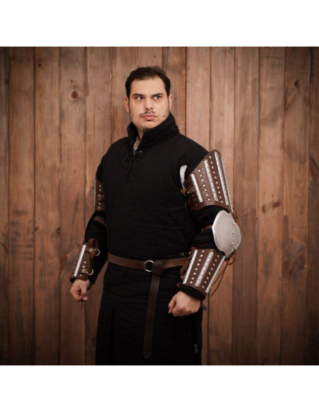 Par de armas históricas medievais com...