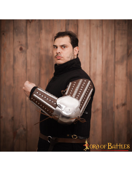 Par de armas históricas medievais com...