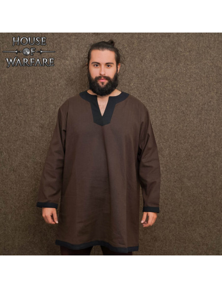 Túnica clássica nórdica e medieval em...