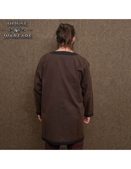 Túnica clássica nórdica e medieval em...