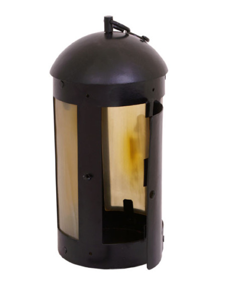 Lanterna medieval redonda com janelas...