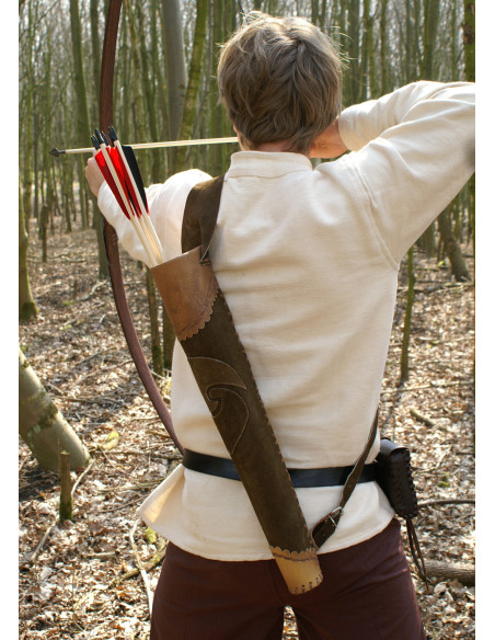 Aljava de couro com alça nas costas...