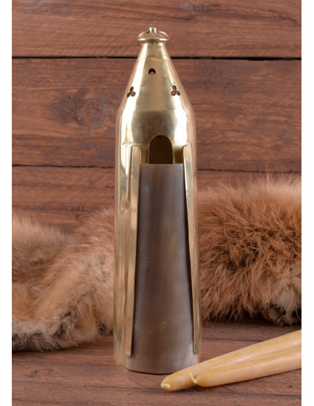 Lanterna-lanterna medieval em latão...