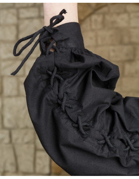 Camisa medieval preta com gravata...