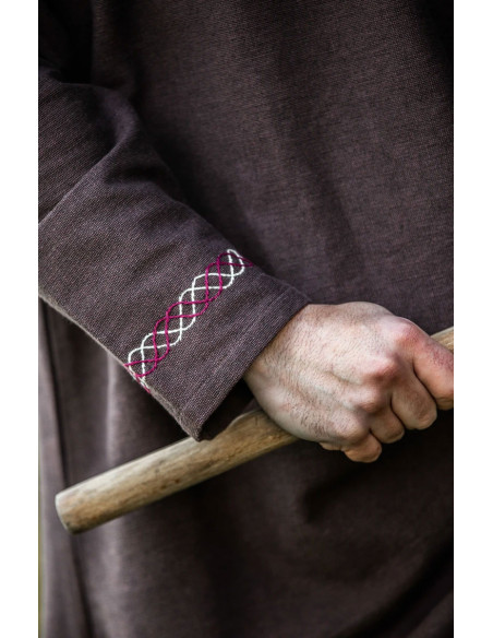 Túnica Viking com bordado Freki, marrom
