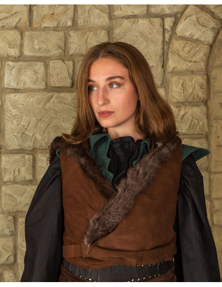 Camisola de mulher medieval com capuz...