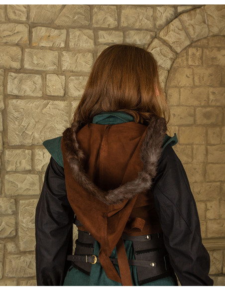 Camisola de mulher medieval com capuz...