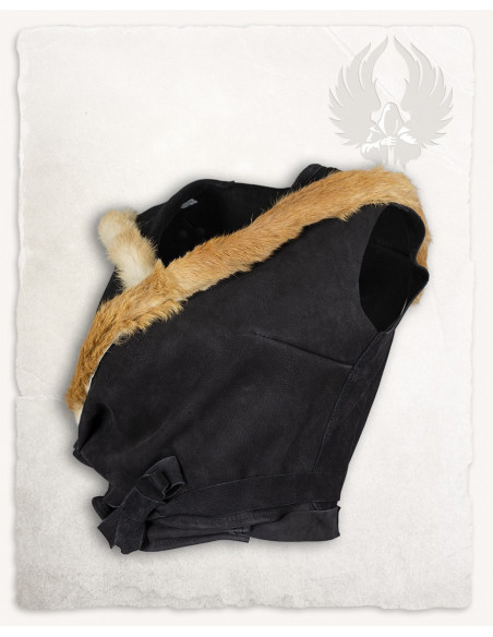 Top de mulher medieval com capuz...