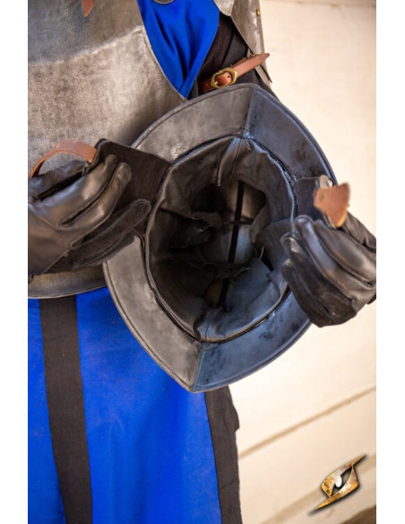 Capacete Morion da série Sovereign...