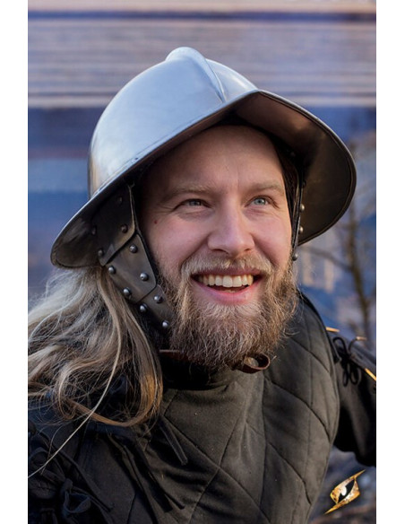 Capacete Morion da série Sovereign...