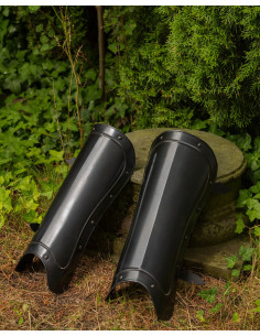 Modelo de grevas medievais de metal Georg, acabamento escuro