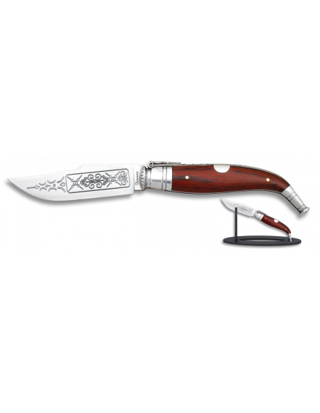 Canivete clássico com lâmina decorada...