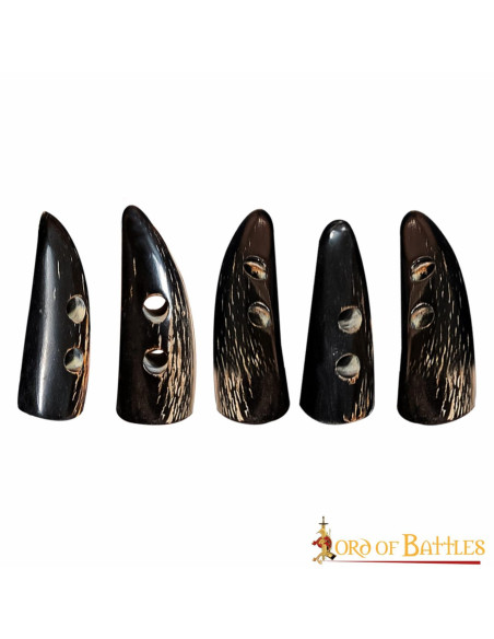 Conjunto de 5 fechos medievais de chifre