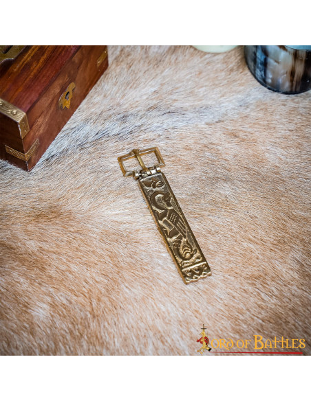 Fivela de cinto viking de latão longo