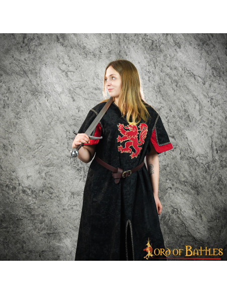 Túnica medieval preta com leão...