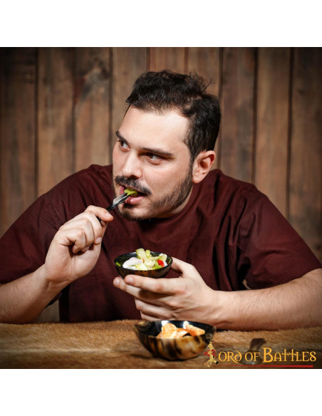 Defina 2 tigelas medievais Viking...