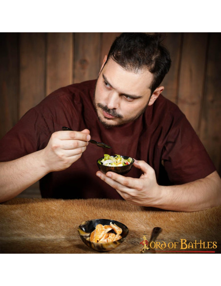 Defina 2 tigelas medievais Viking...