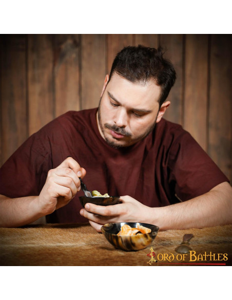 Defina 2 tigelas medievais Viking...