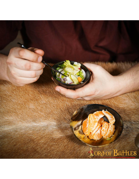 Defina 2 tigelas medievais Viking...