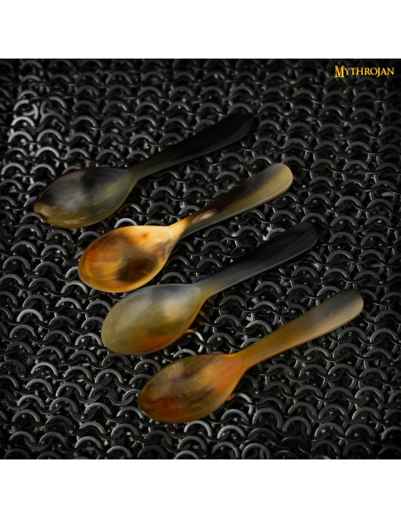 Conjunto de 4 colheres medievais em...